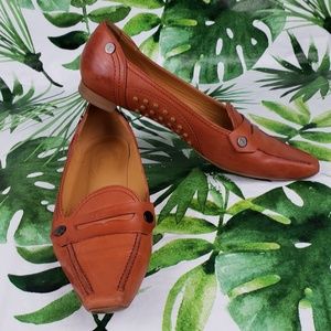 Tods orange leather pointy loafers 6.5